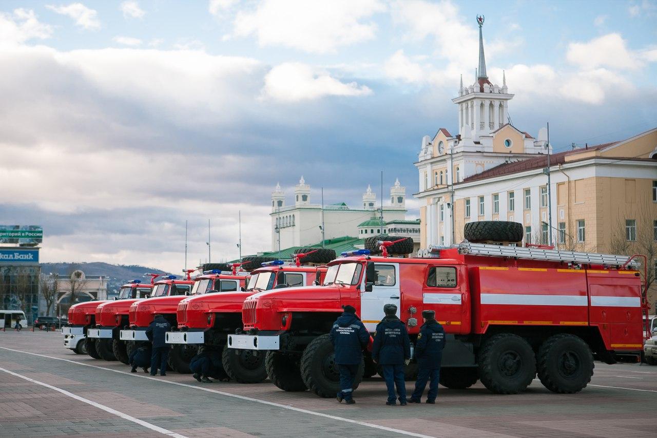 В районы Бурятии передали новые пожарные машины